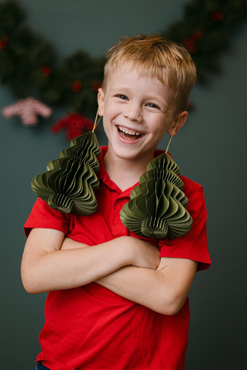 Bub lacht beim Weihnachtsshooting von Marie La Vie