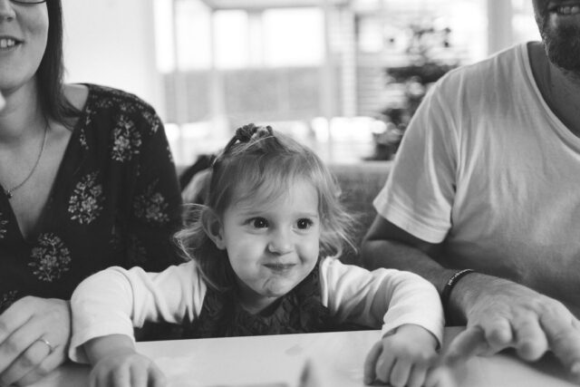 Zwischen Mama und Papa jausnen ist was ganz besonderes. ;-) ⠀⠀⠀⠀⠀⠀⠀⠀⠀ .⠀⠀⠀⠀⠀⠀⠀⠀⠀ .⠀⠀⠀⠀⠀⠀⠀⠀⠀ .⠀⠀⠀⠀⠀⠀⠀⠀⠀ #marielavie #marielaviephotography #familienfotografin #familienfotograf #familyphotographer #familienfotografwien…