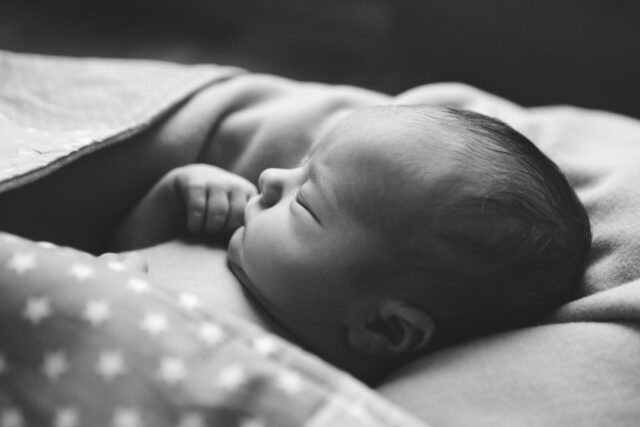 Schlaf gut kleine hübsche Maus. Nach einem Shooting, sind die meisten Babys recht müde und schläfrig. Perfekt für Mamas und…