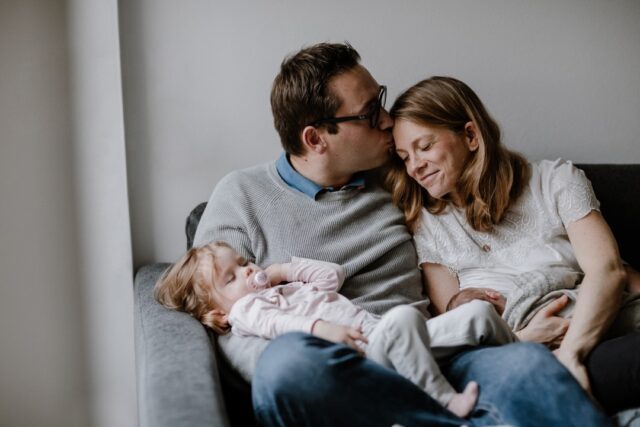 Wir wünschen euch einen schönen Valentinstag! 😍❤️ Wir sind heut daheim und kuscheln und spielen. 👨‍👩‍👧‍👦⠀⠀⠀⠀⠀⠀⠀⠀⠀ Danke @yesbaby_weddings für dieses…