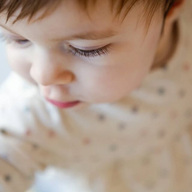 Ich liebe die kleinen Details bei den Kids. Die wunderschönen langen Wimpern, die kleinen Patschhände. 🥰 Sie haben viel zu…