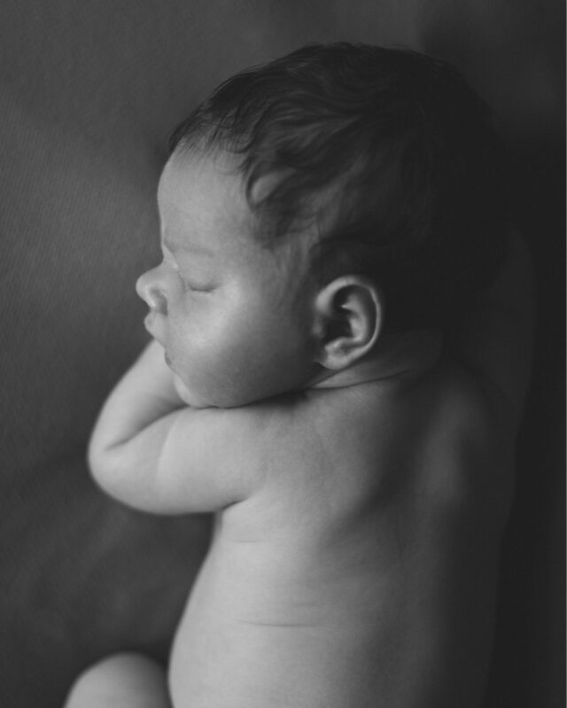 Ich liebe so simple Bilder wie dieses hier. Ohne viel Schnickschnack. Babys sind perfekt so wie sie sind.⠀⠀⠀⠀⠀⠀⠀⠀⠀ .⠀⠀⠀⠀⠀⠀⠀⠀⠀ .⠀⠀⠀⠀⠀⠀⠀⠀⠀…